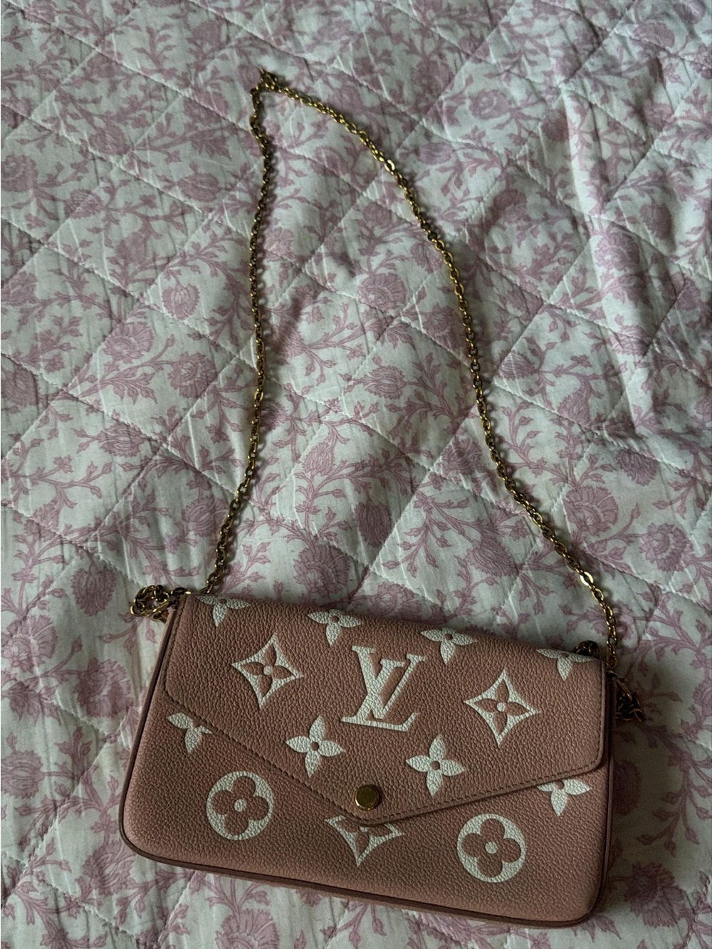 Louis Vuitton Giant Monogram
Empreinte Felicie Pochette - Picture 3 of 7